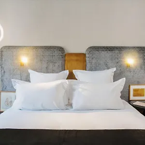 Otel Handsome